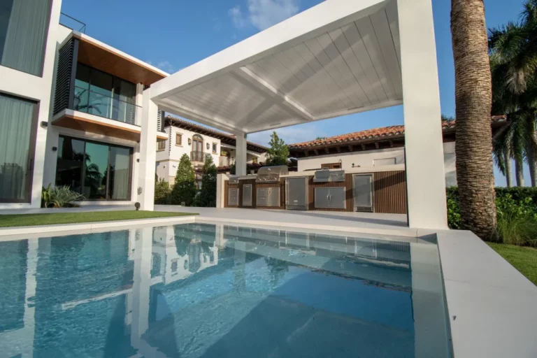 Backyard Kitchen Contractors: Expert Insights on Designing the Ultimate Outdoor Cooking Space